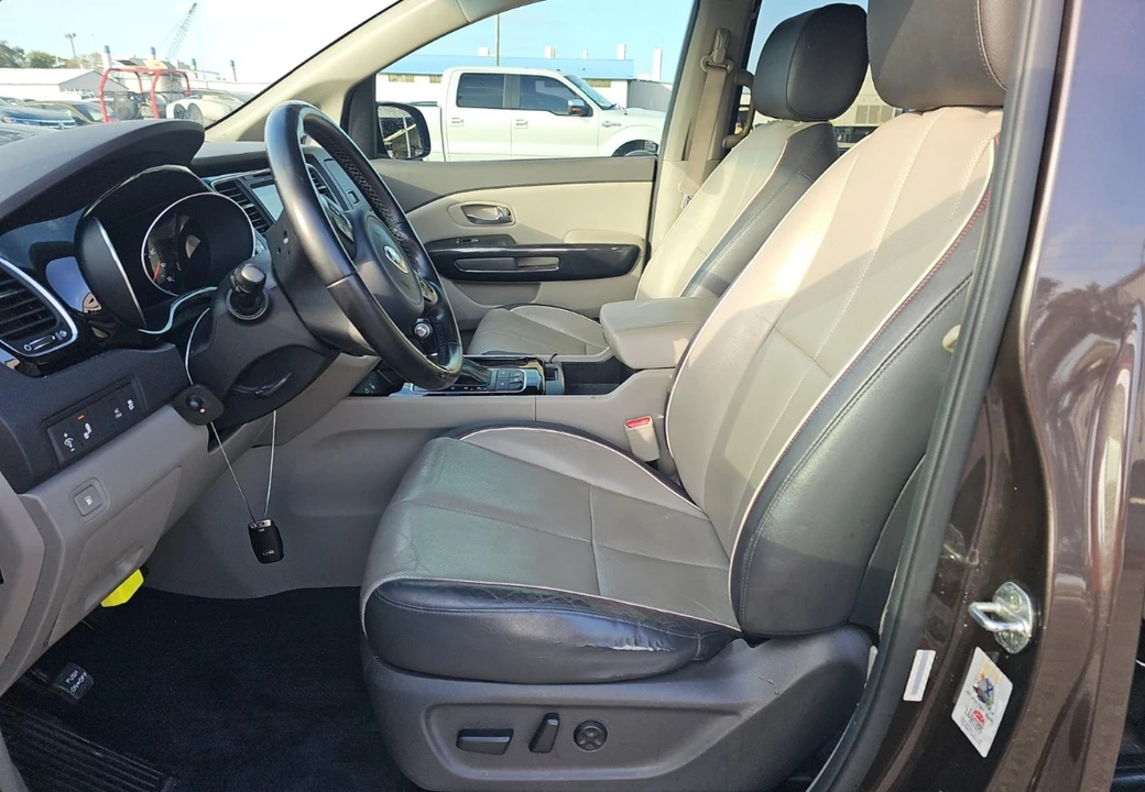 2015 Kia Carnival - Image 9 of 12