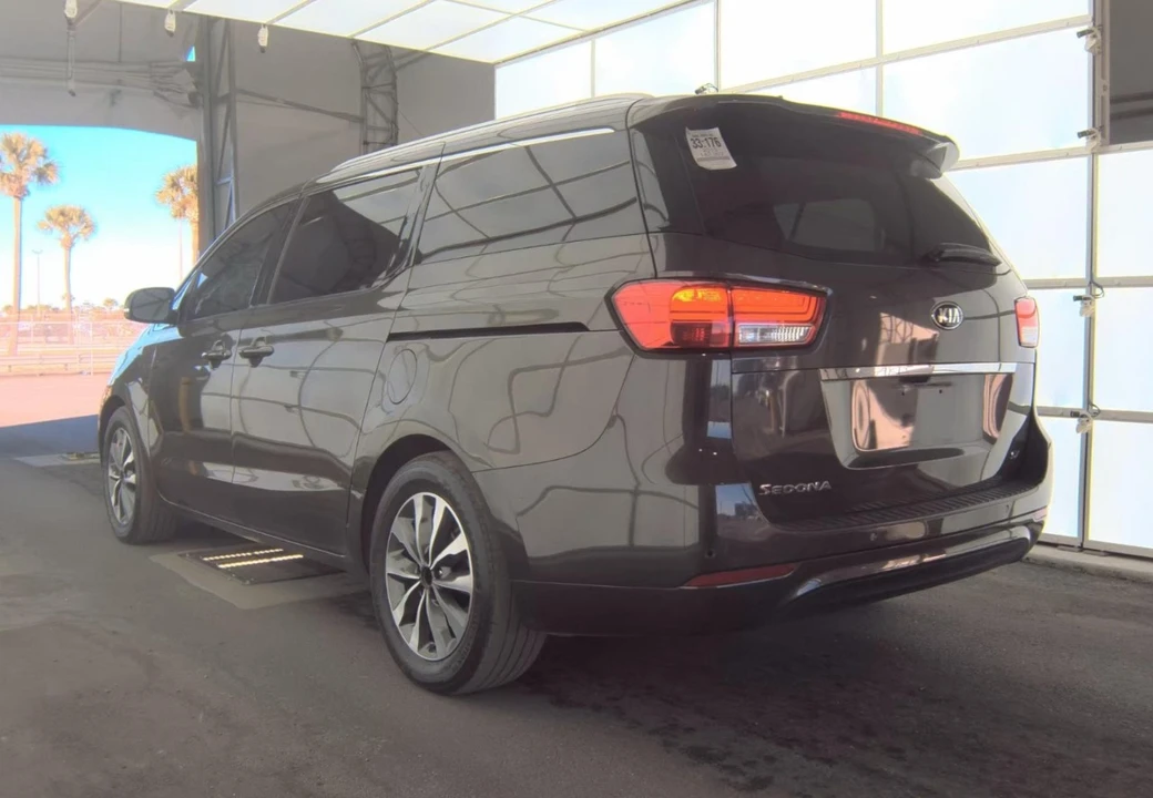 2015 Kia Carnival - Image 2 of 12