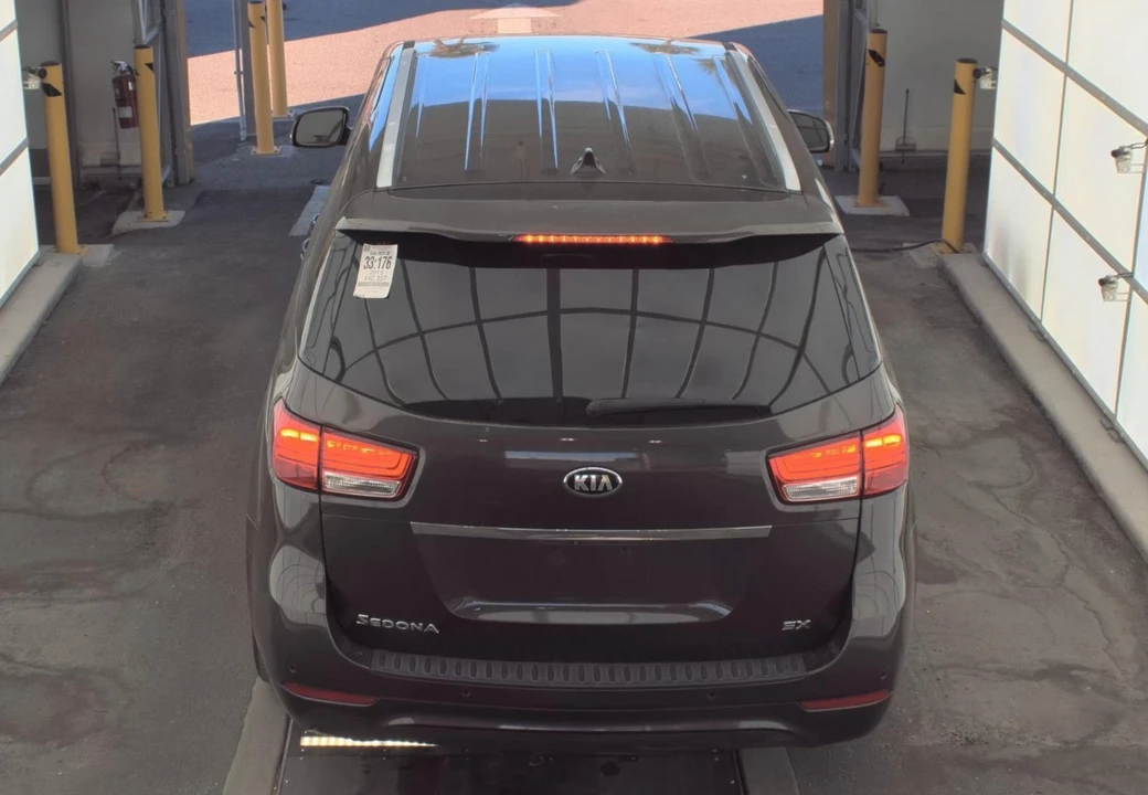 2015 Kia Carnival - Image 3 of 12