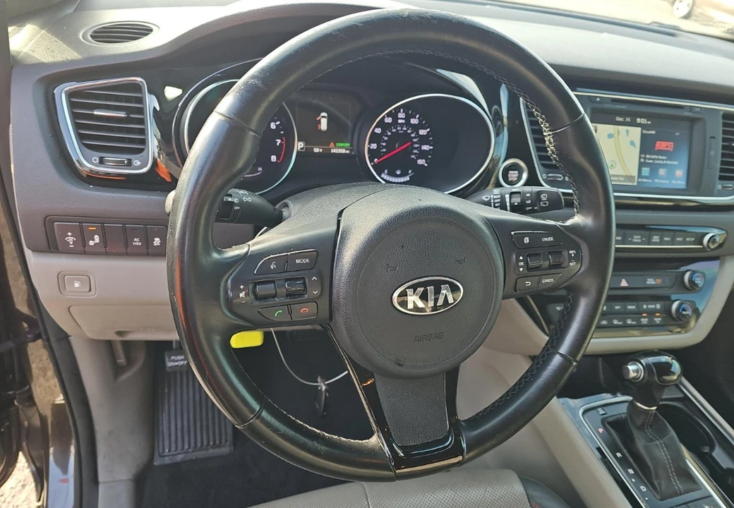 2015 Kia Carnival - Image 11 of 12