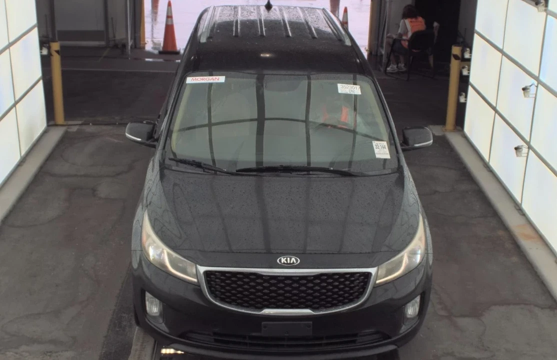2015 Kia Carnival - Image 2 of 12