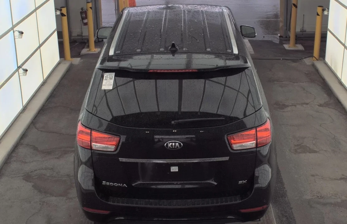 2015 Kia Carnival - Image 5 of 12