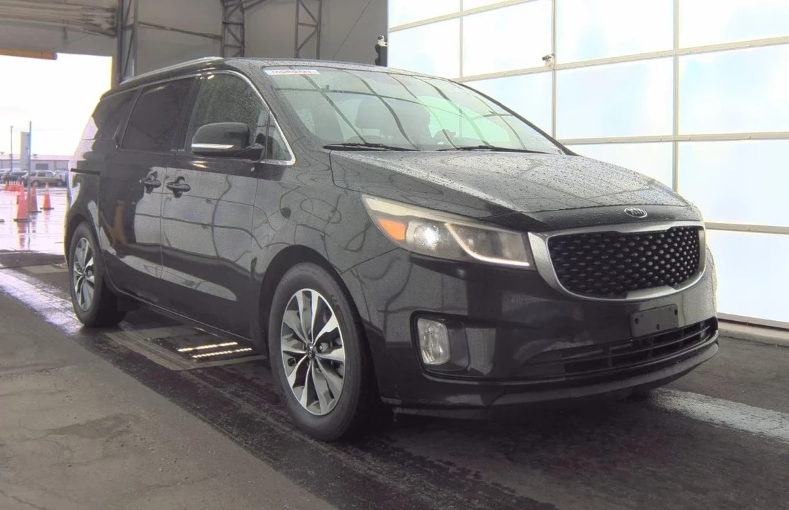 2015 Kia Carnival - Image 3 of 12