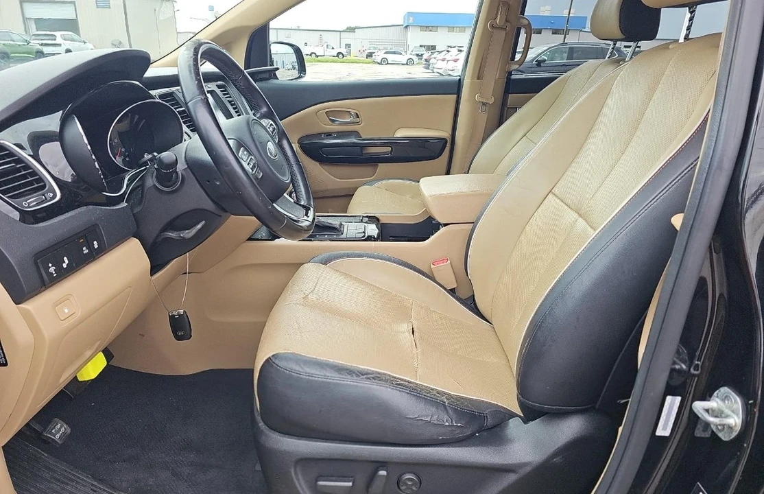 2015 Kia Carnival - Image 7 of 12