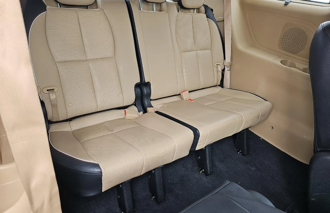 2015 Kia Carnival - Image 11 of 12