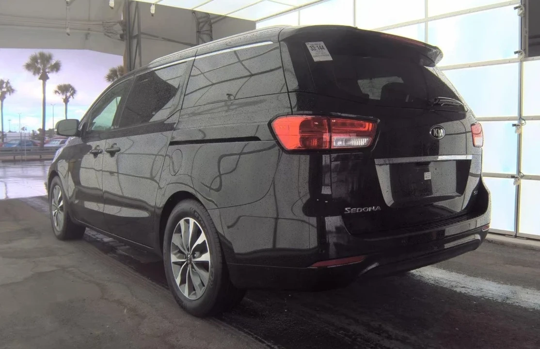 2015 Kia Carnival - Image 6 of 12