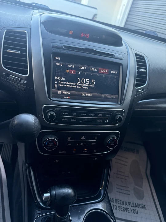 2015 Kia Sorento - Image 9 of 18