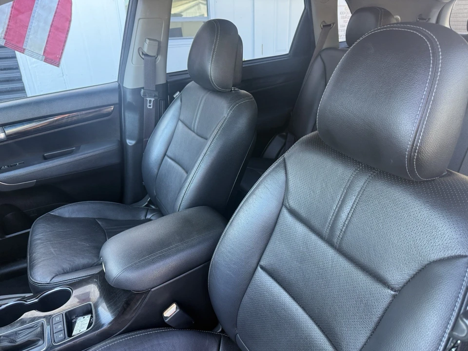 2015 Kia Sorento - Image 8 of 18