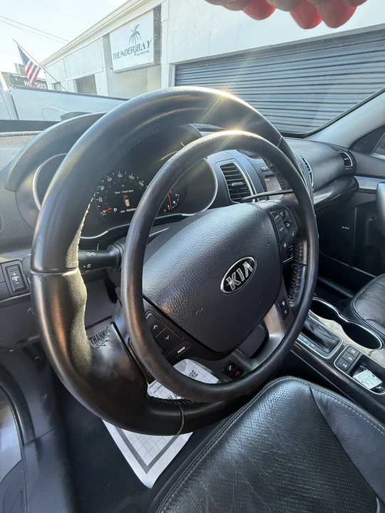2015 Kia Sorento - Image 11 of 18