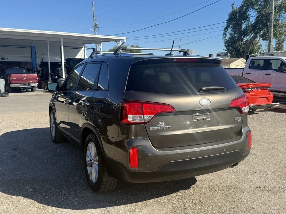 2015 Kia Sorento - Image 2 of 18