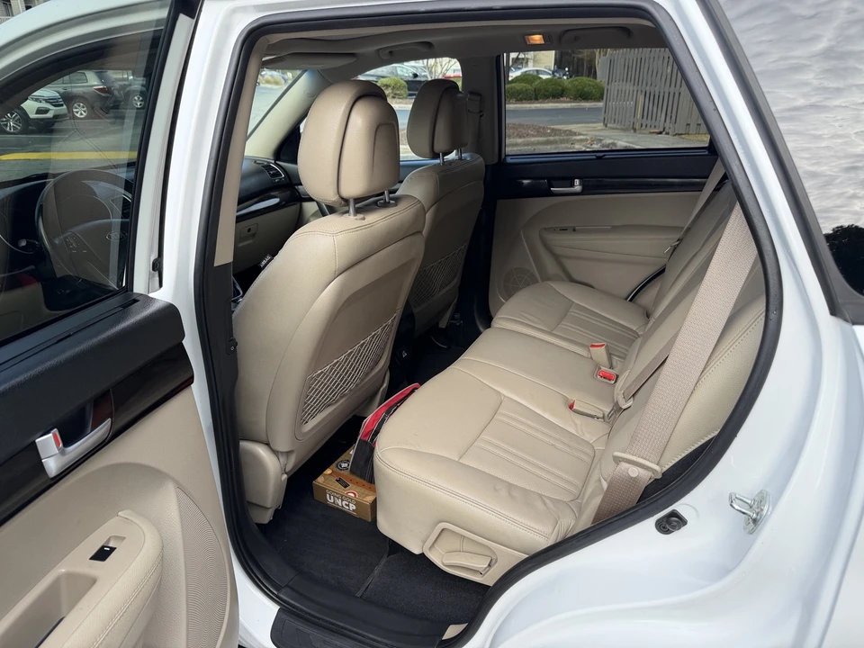 2015 Kia Sorento - Image 8 of 12