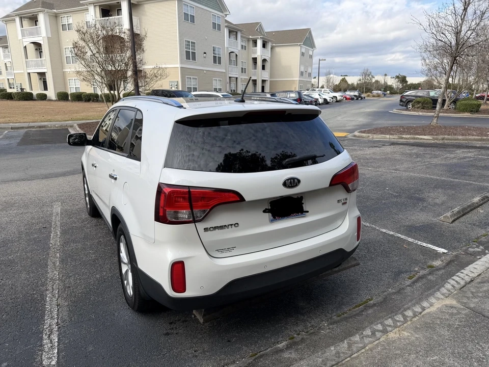 2015 Kia Sorento - Image 4 of 12