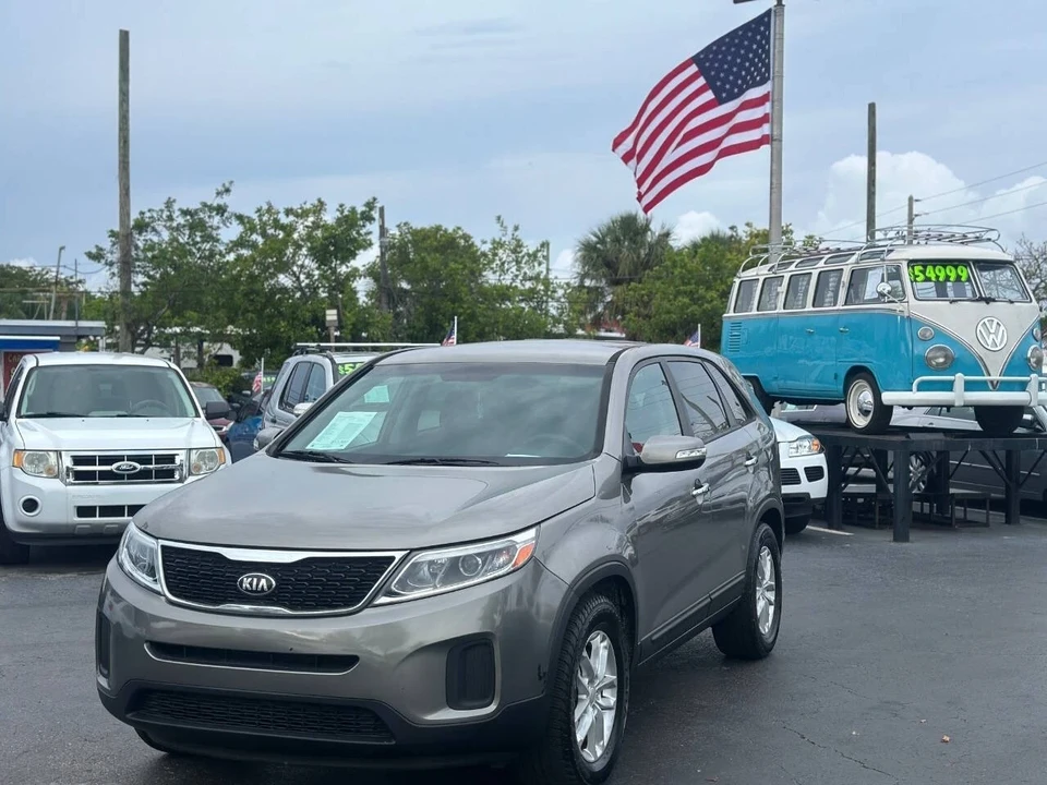 2015 Kia Sorento - Image 2 of 12