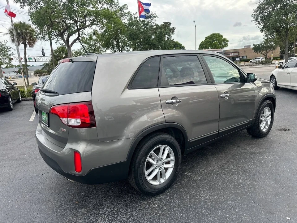 2015 Kia Sorento - Image 9 of 12