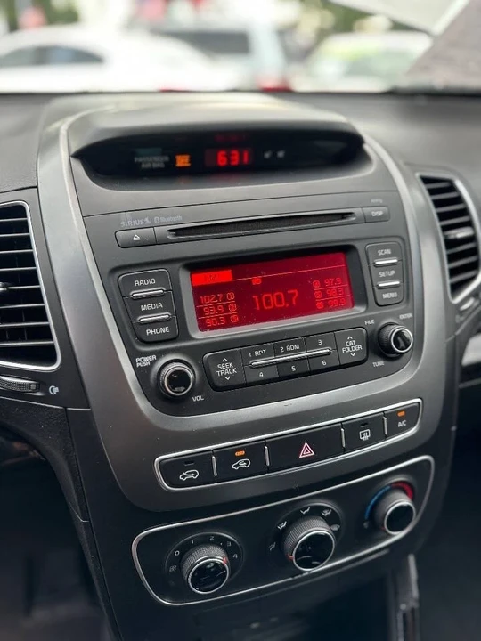 2015 Kia Sorento - Image 18 of 21