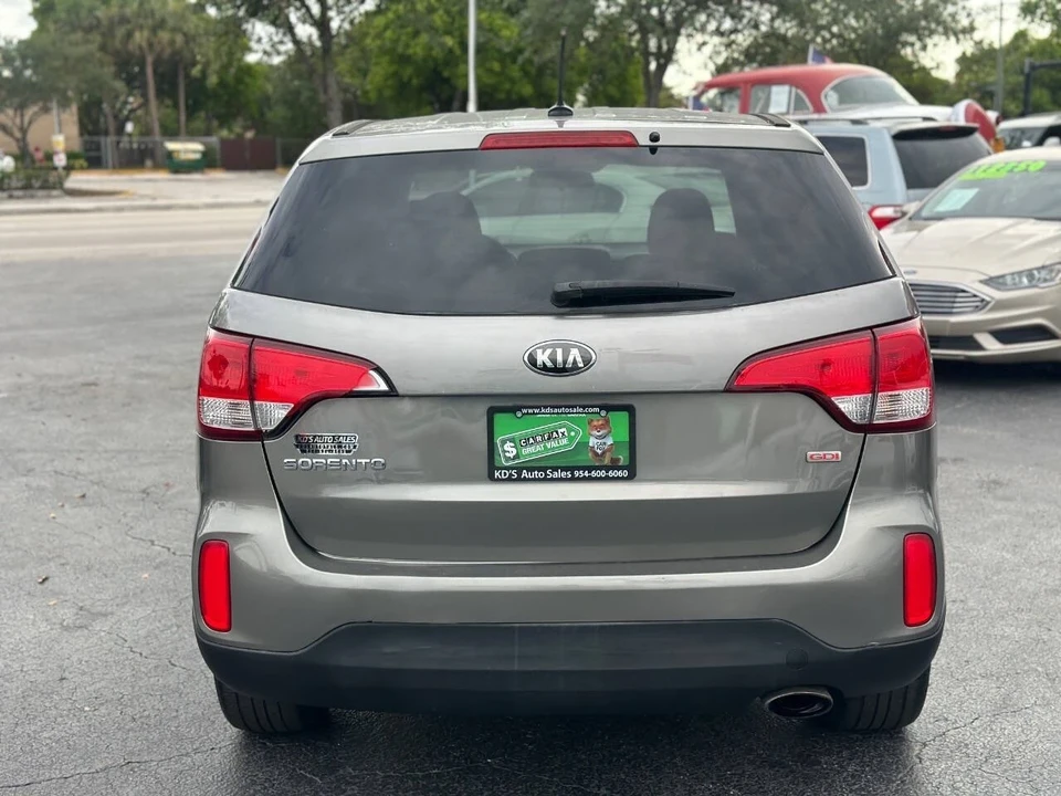 2015 Kia Sorento - Image 8 of 12