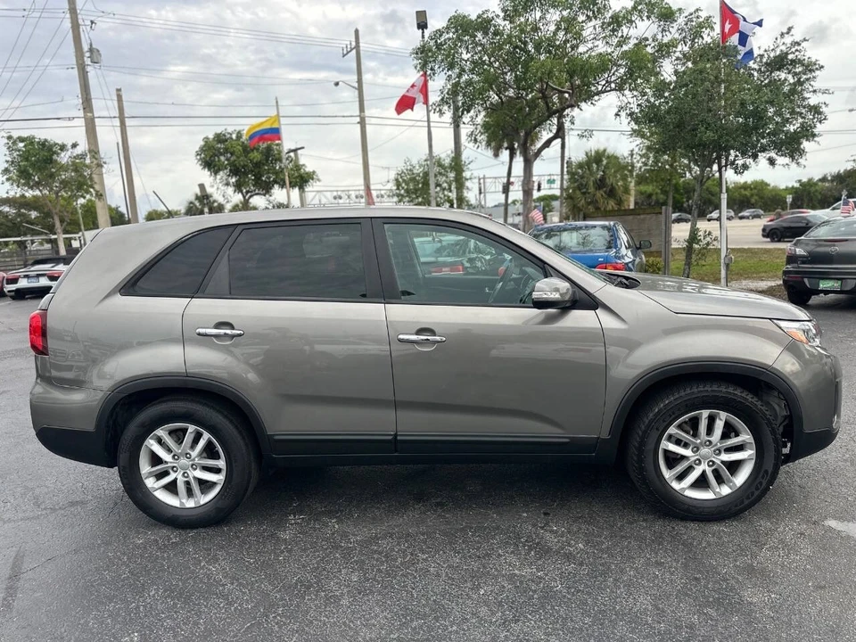 2015 Kia Sorento - Image 10 of 21