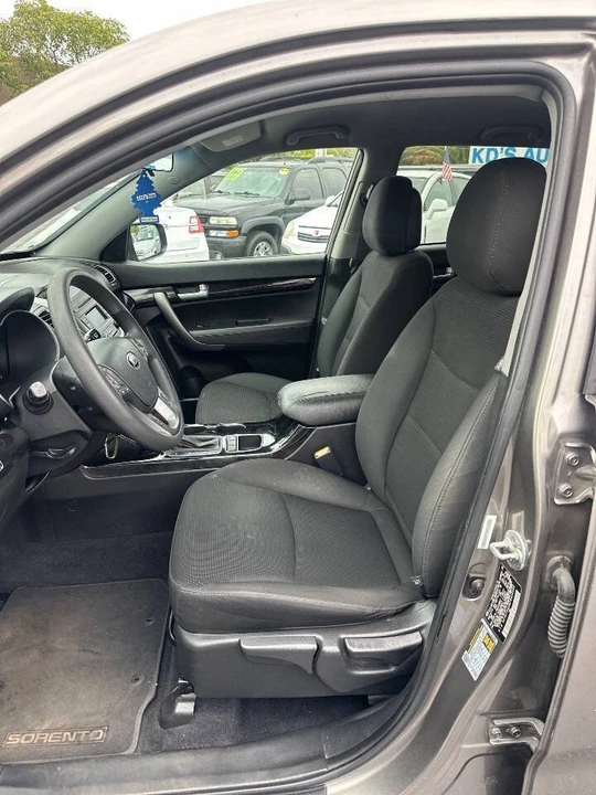2015 Kia Sorento - Image 13 of 21