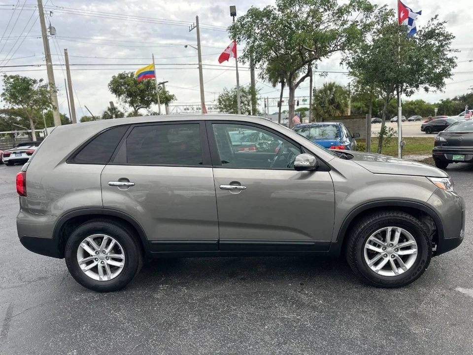 2015 Kia Sorento - Image 10 of 12