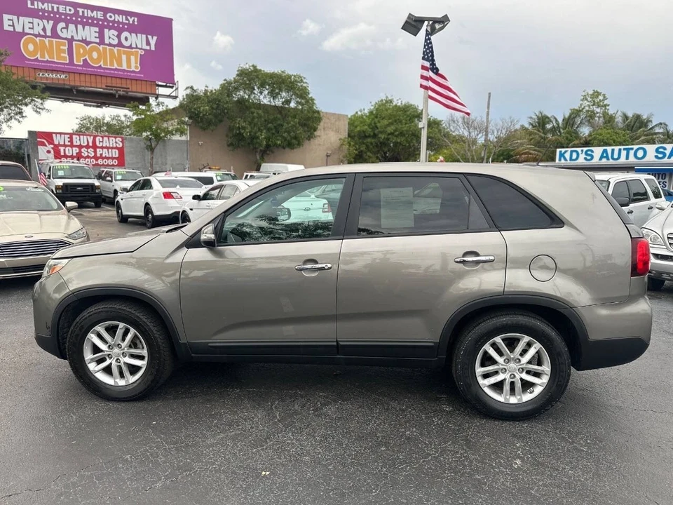 2015 Kia Sorento - Image 6 of 12