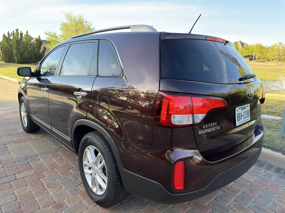 2015 Kia Sorento - Image 7 of 18