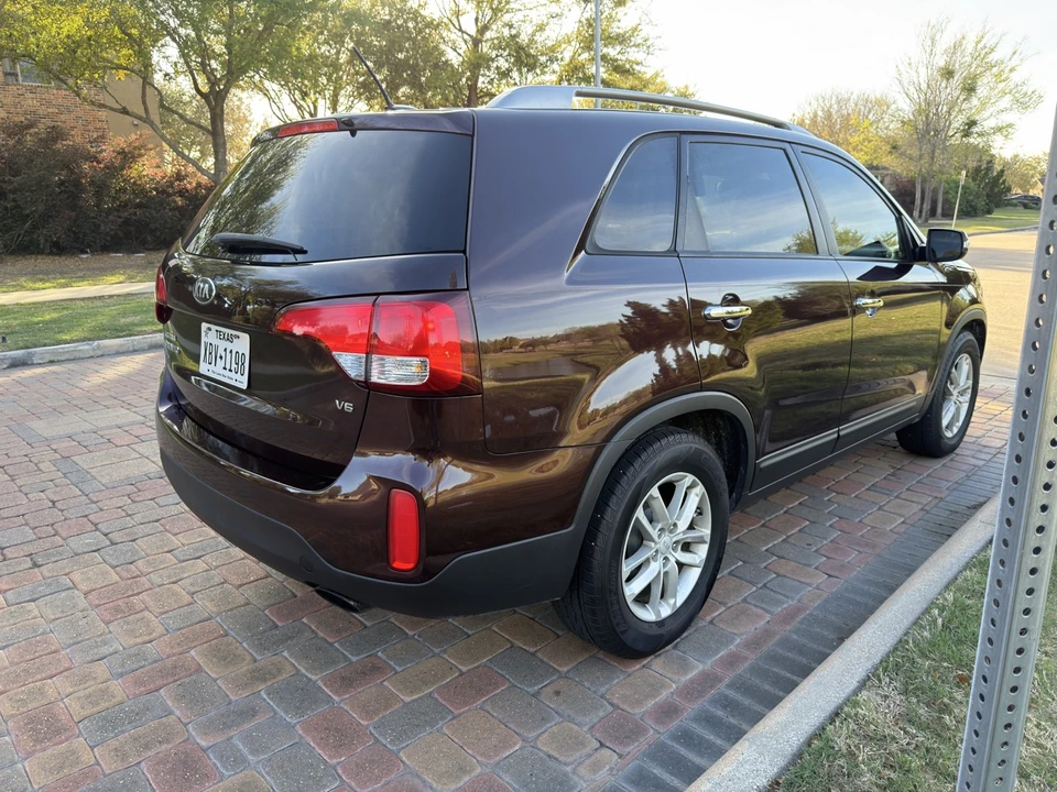 2015 Kia Sorento - Image 5 of 18