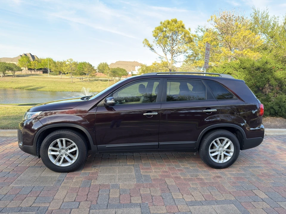 2015 Kia Sorento - Image 8 of 18