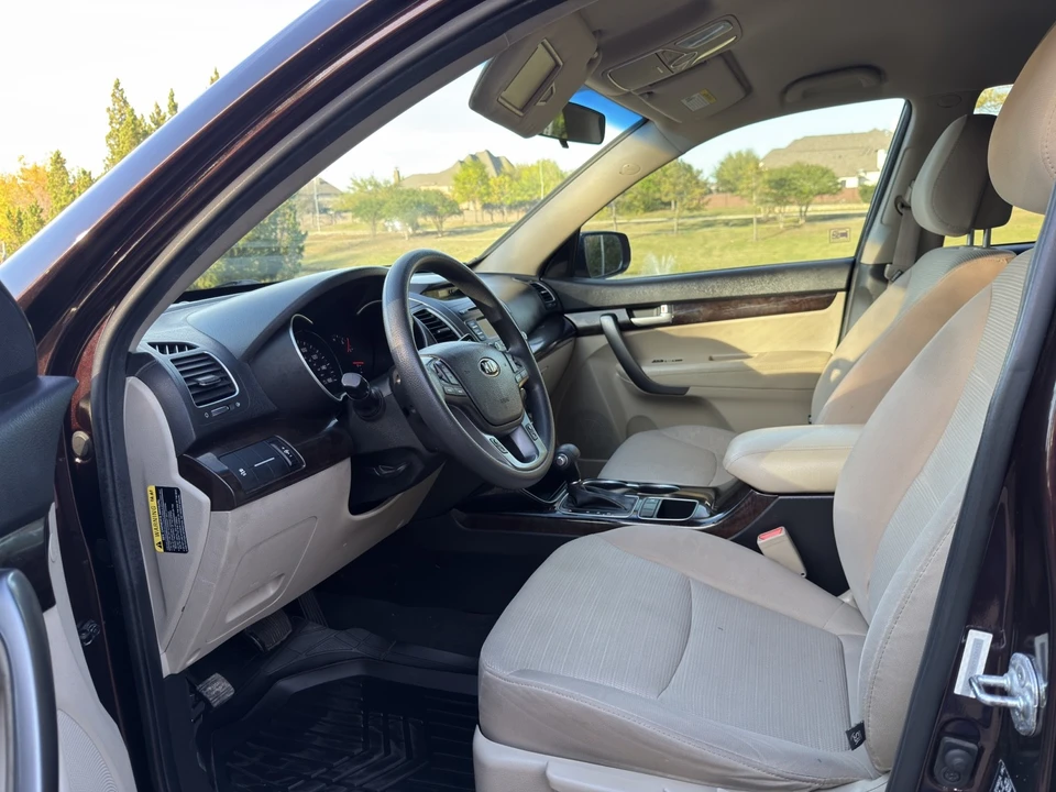 2015 Kia Sorento - Image 9 of 18
