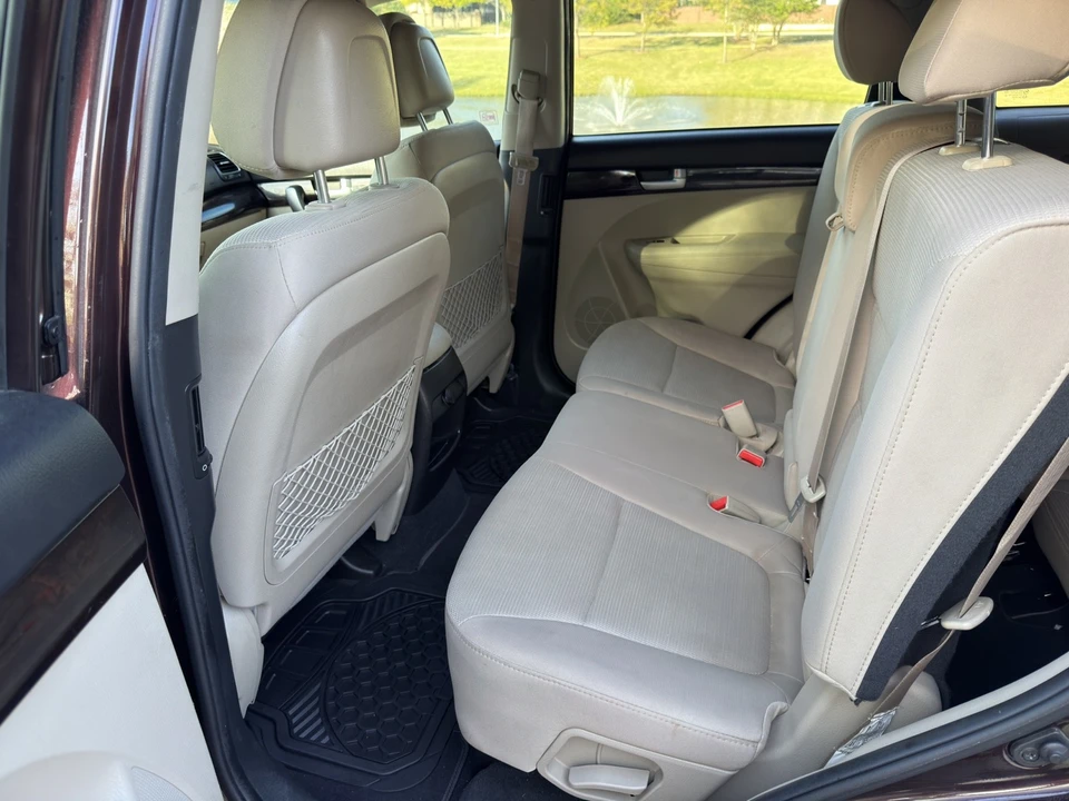 2015 Kia Sorento - Image 11 of 18