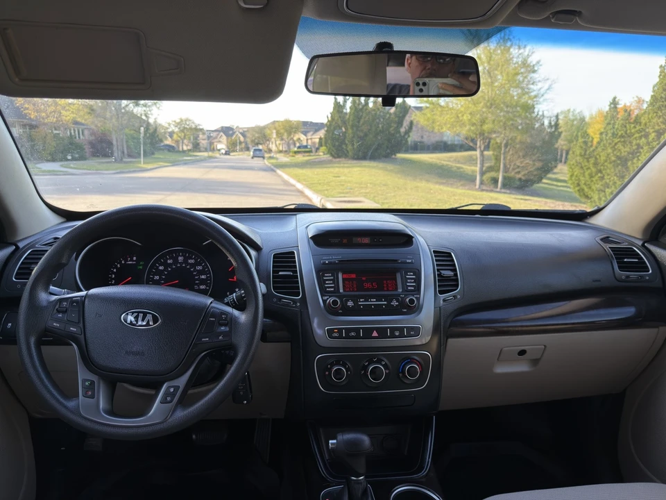 2015 Kia Sorento - Image 13 of 18