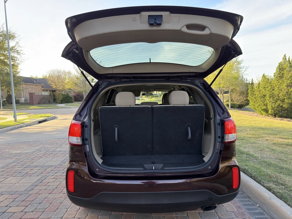 2015 Kia Sorento - Image 15 of 18