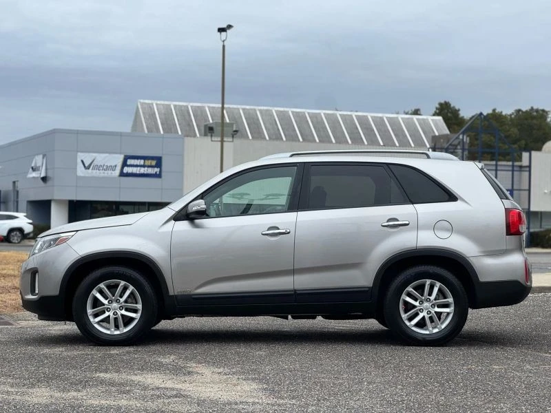 2015 Kia Sorento - Image 3 of 12