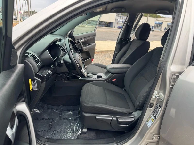 2015 Kia Sorento - Image 8 of 12