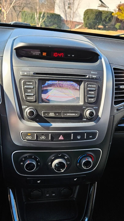 2015 Kia Sorento - Image 8 of 21
