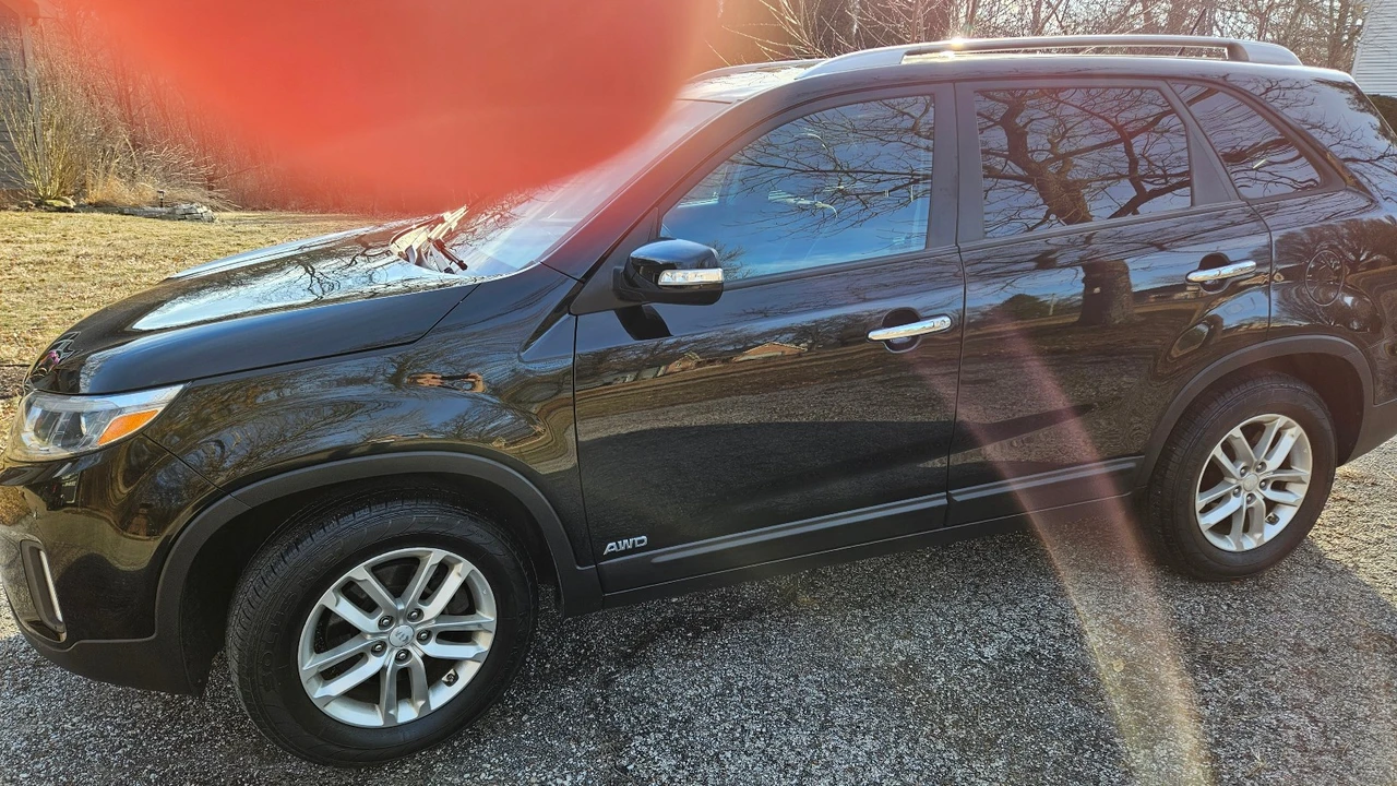 2015 Kia Sorento - Image 7 of 21