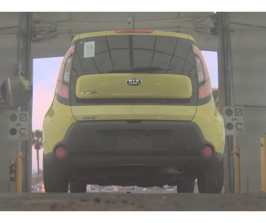 2015 Kia Soul - Image 6 of 12