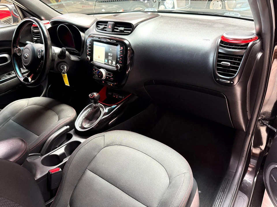 2015 Kia Soul - Image 11 of 21