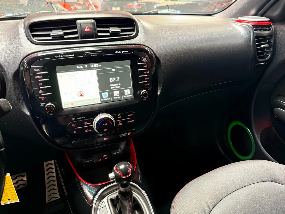2015 Kia Soul - Image 18 of 21