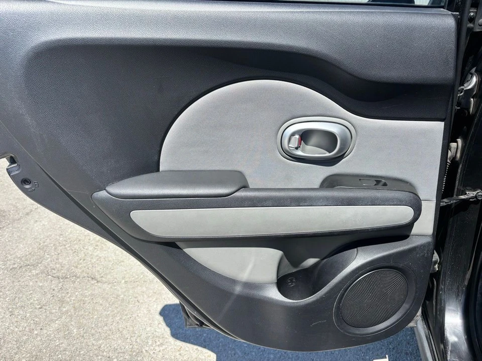 2015 Kia Soul - Image 15 of 21