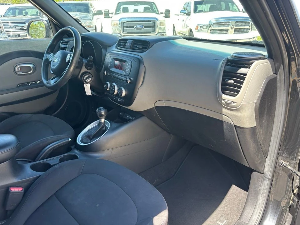 2015 Kia Soul - Image 10 of 21