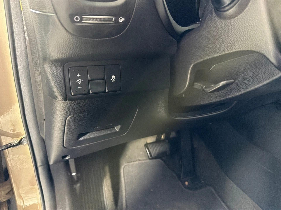 2015 Kia Soul - Image 13 of 21