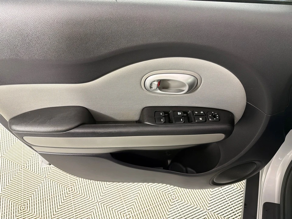 2015 Kia Soul - Image 11 of 12