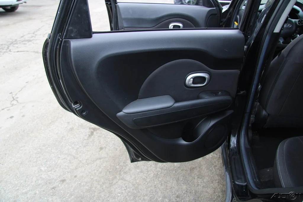 2015 Kia Soul - Image 18 of 21