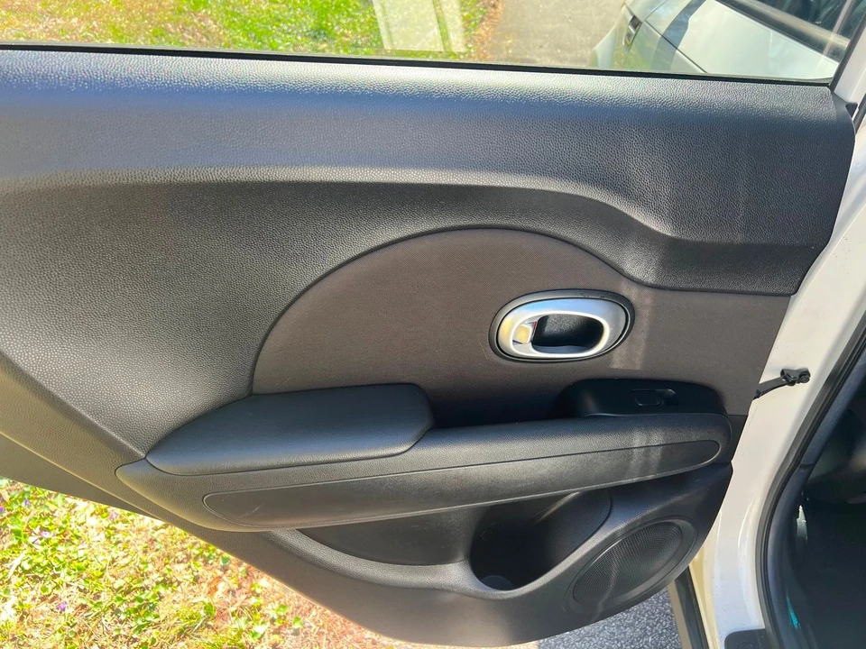 2015 Kia Soul - Image 10 of 12