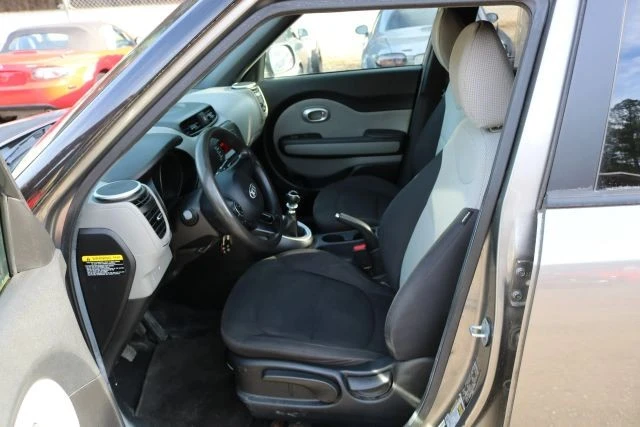 2015 Kia Soul - Image 11 of 16