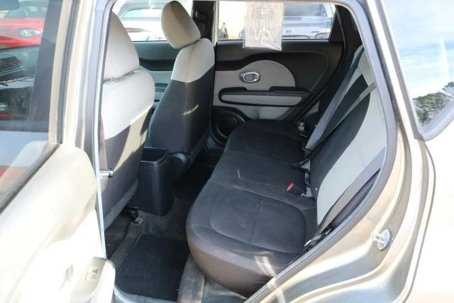 2015 Kia Soul - Image 12 of 16