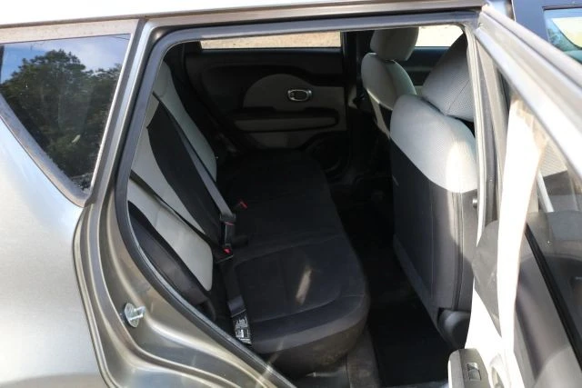 2015 Kia Soul - Image 14 of 16