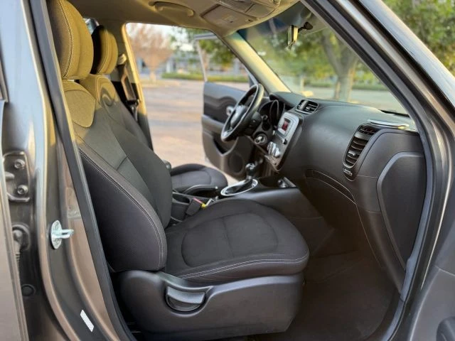 2015 Kia Soul - Image 16 of 21