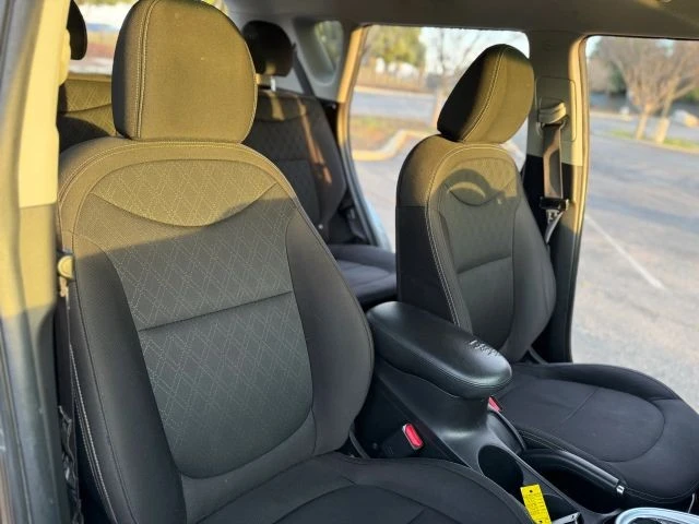 2015 Kia Soul - Image 18 of 21