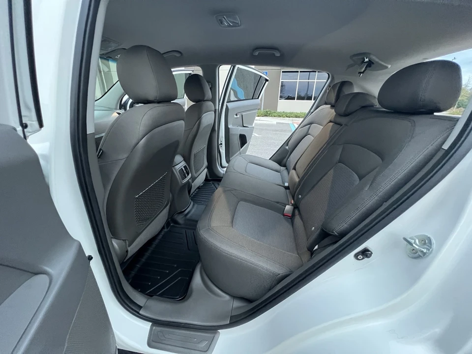 2015 Kia Sportage - Image 8 of 17
